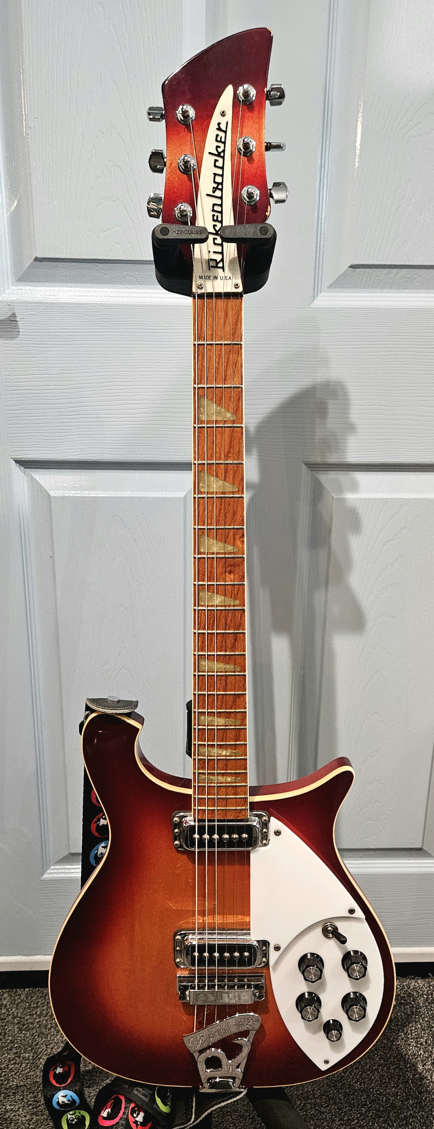 Rickenbacker 620 in Fireglo